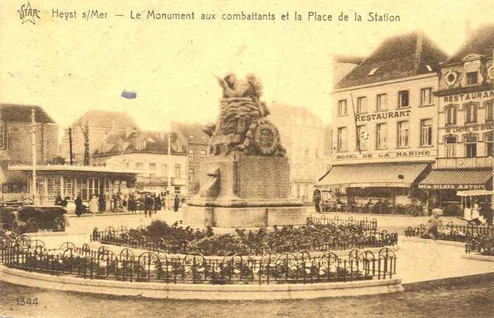 Heyst s/Mer - Le Monument aux combattants et la Place de la Station