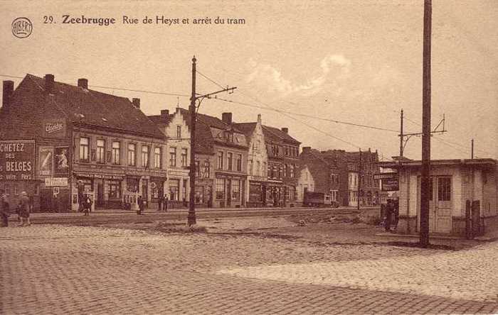 Zeebrugge - Rue de Heyst et arrêt du tram