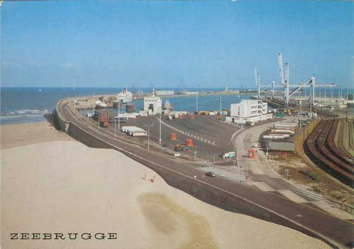 Zeebrugge - Luchtopname van havendam en Car-Ferry