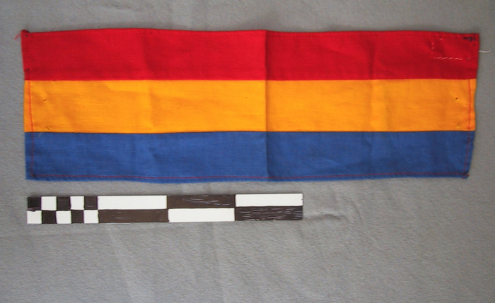 Armband in drie kleuren: blauw/geel/rood