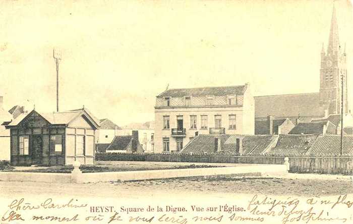 Heyst - Square de la Digue. Vue sur l'église