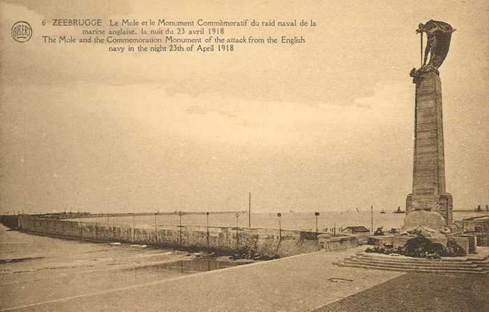 Zeebrugge - Le Mole et le Monument Commémoratif du raid naval de la marine anglaise, la nuit du 23 avril 1918