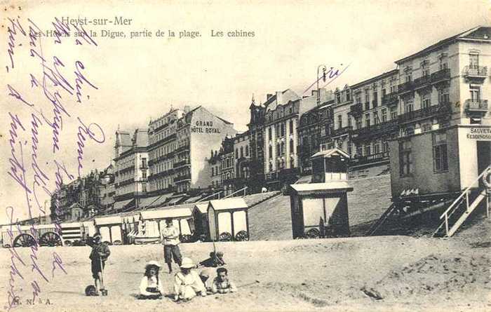 Heyst-sur-Mer - Les Hotels sur la Digue, partie de la Plage - Les Cabines