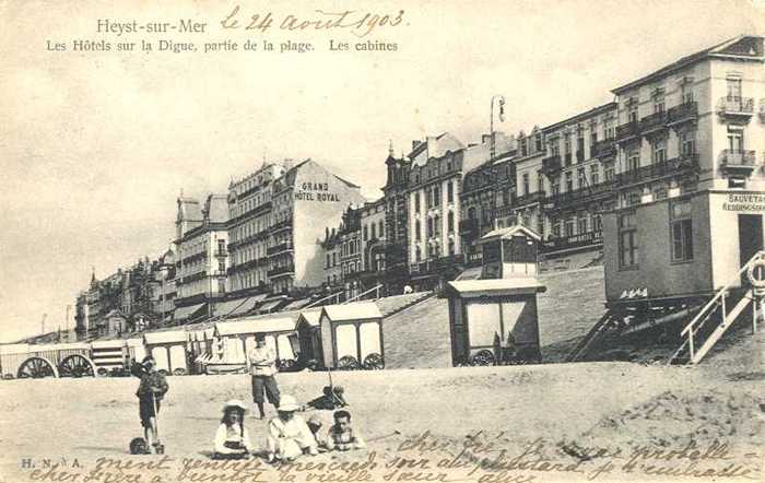 Heyst-sur-Mer - Les Hôtels sur la Digue, partie de la plage - Les cabines