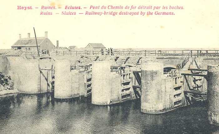 Heyst - Ecluses - Pont du Chemin de fer détruit par les boches