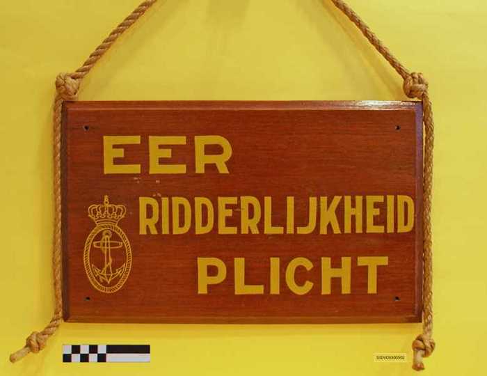 Sierplakkaat van de Visserijschool: 'Eer - Ridderlijkheid - Plicht'