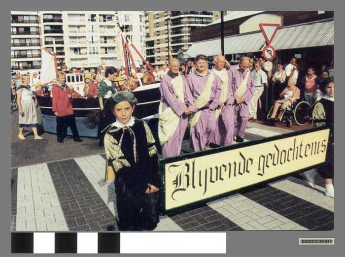 Postkaart: Processie Ster der Zee - Heist 2002