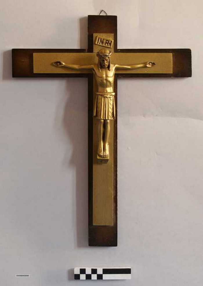 Houten kruis met koperen Christusfiguur