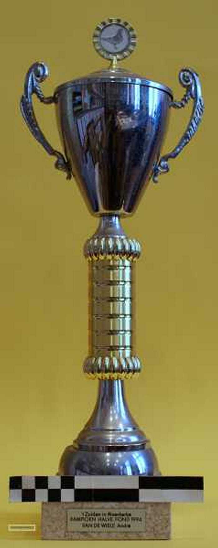 Trofee `T zuiden in Moerkerke - Kampioen Halve fond 1994 - Van de Wiele André.
