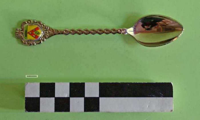 Zilveren theelepel met wapenschild Knokke