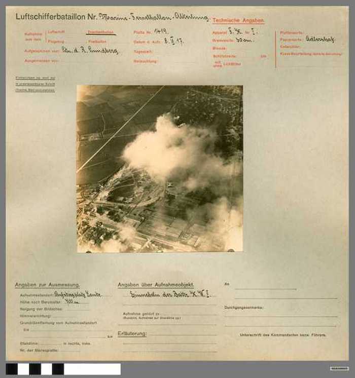 Einnebeln der Batterie K.W. II (Knokke-West II) (Duitse militaire luchtfoto-opname)