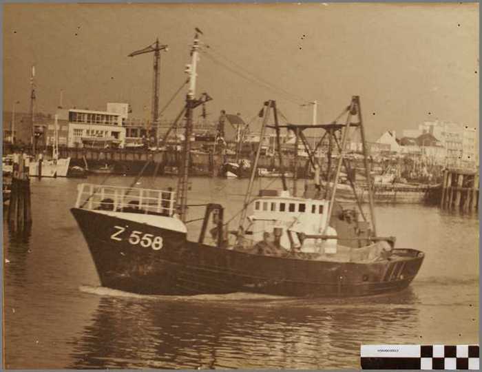 Vissersboot Z558 in de haven van Zeebrugge