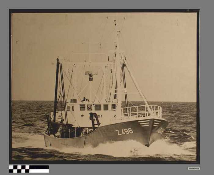 Vissersboot Z. 496 op zee