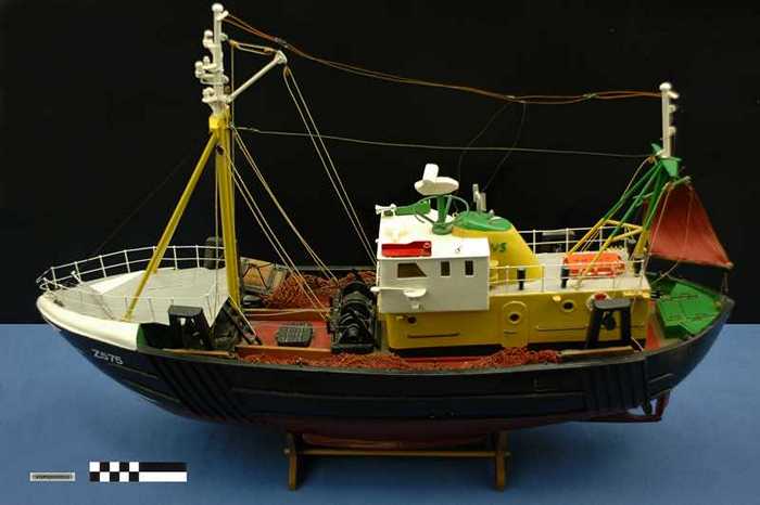 Vissersvaartuig - Grote Middenslagtreiler: Polaris - Z.575
