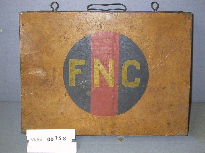 Koffer vlag van de Nationale Oudstrijdersbond Heist NSB