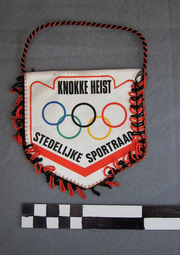 Wit vaandel Knokke-Heist Stedelijke Sportraad