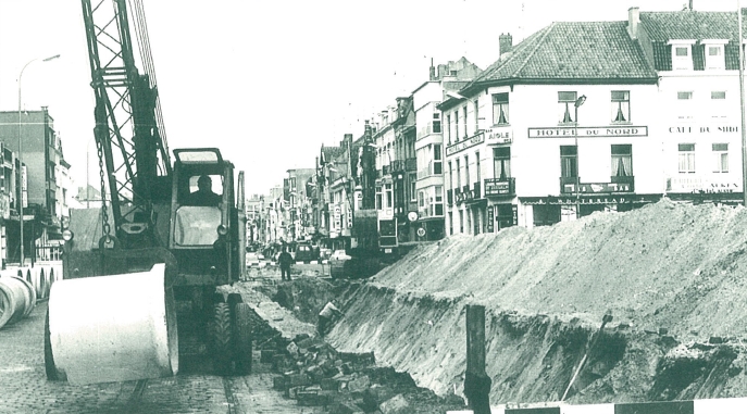 1969 - Er wordt een nieuwe regenwaterleiding voorzien in de middenberm van de Lippenslaan.